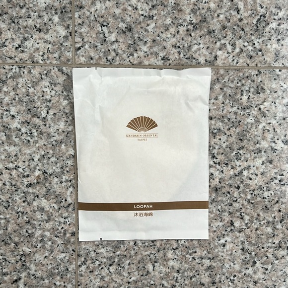 NWT Mandarin Oriental Taipei Hotel amenities with burlap padded slippers size11” - Picture 7 of 16